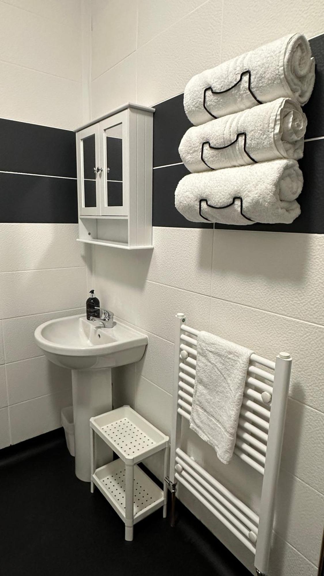 Modern 2 Bed Near Turf Moor Football Stadium, Parks, Canal And Lake Burnley Kültér fotó
